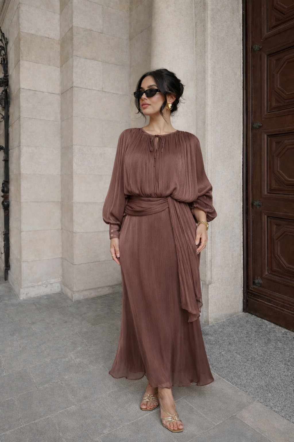 Robe longue satinée- Brun Foncé — 1