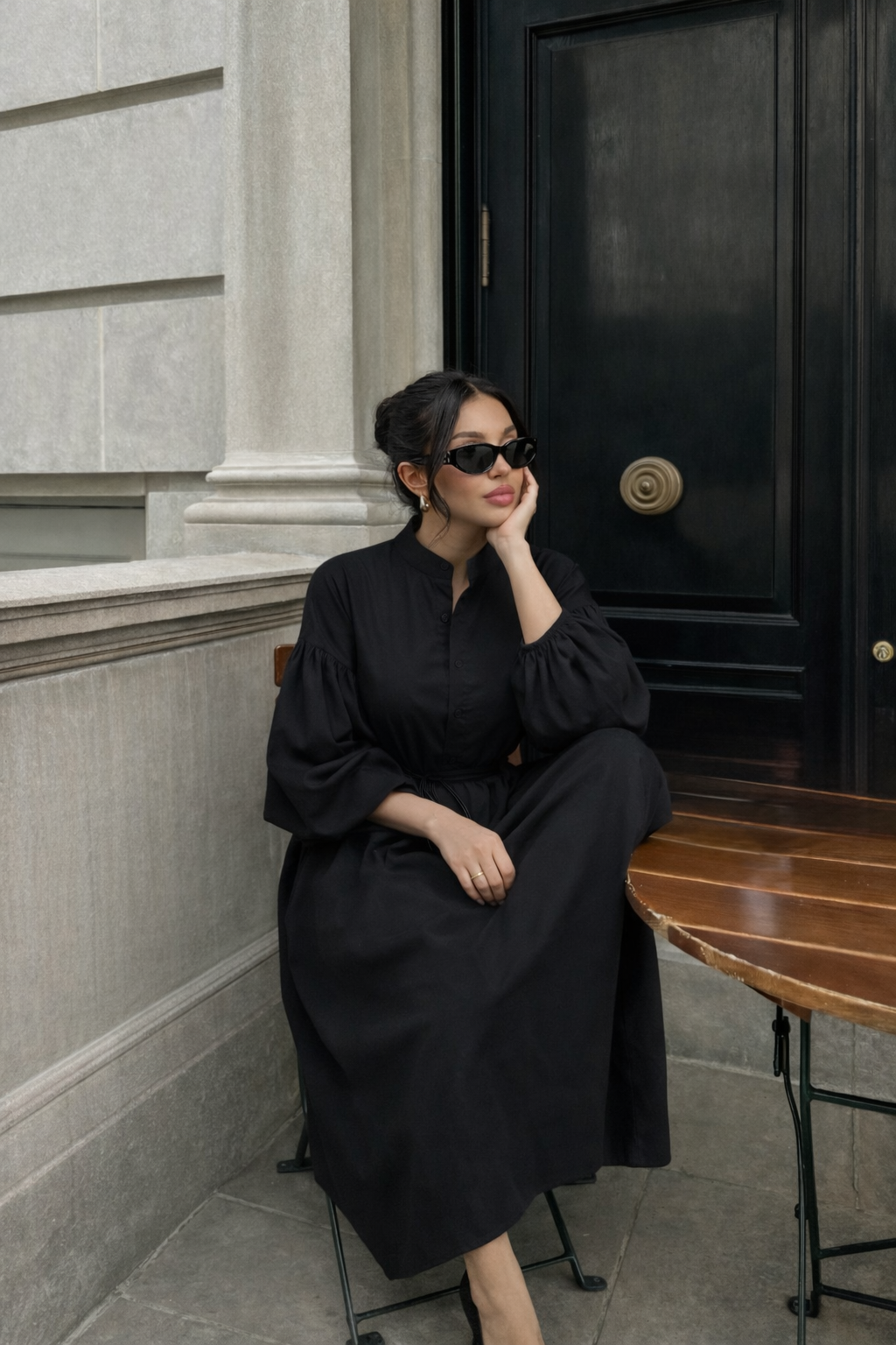 Robe longue à manches bouffantes - Noire - 2