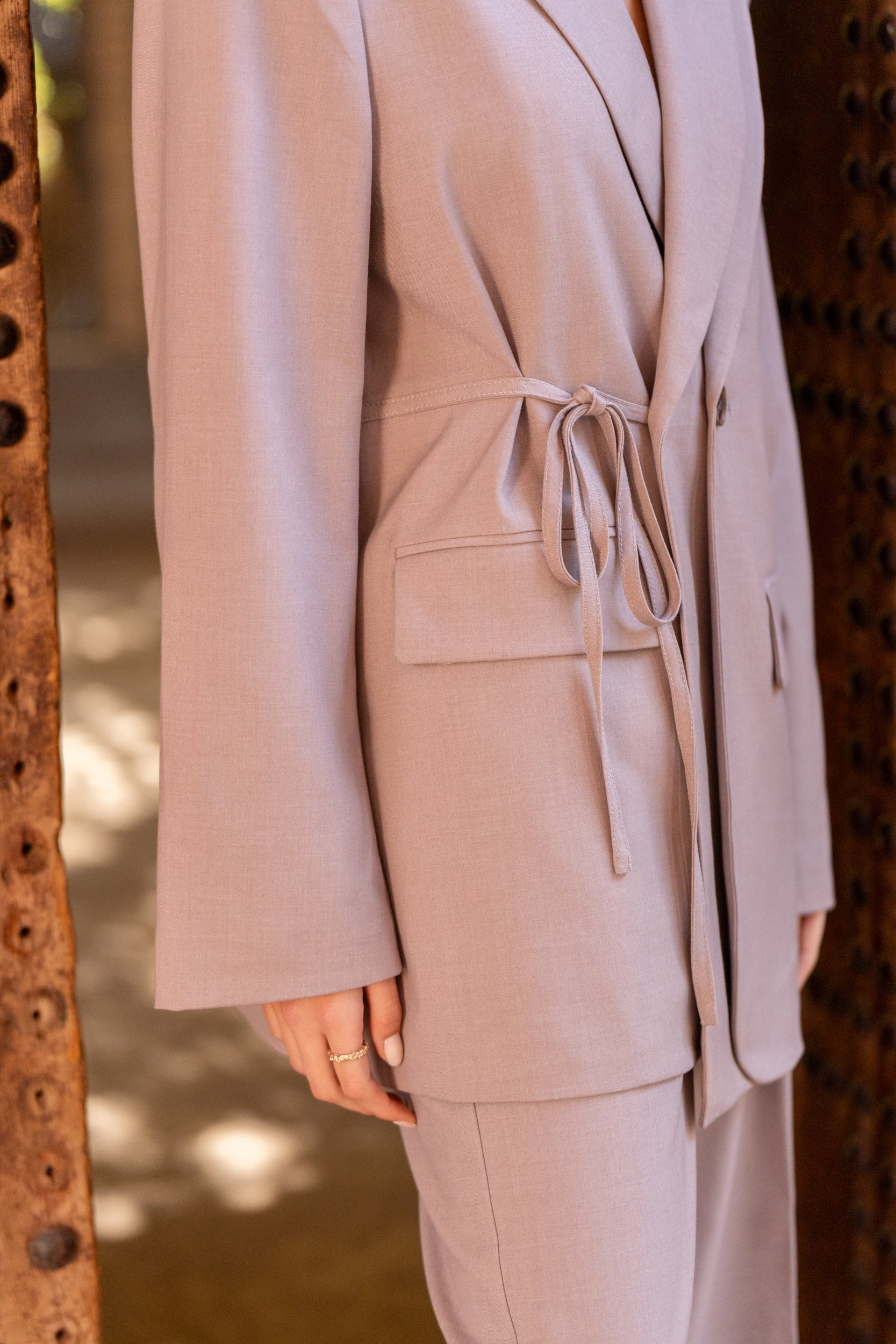 Blazer ceinturé taupe
